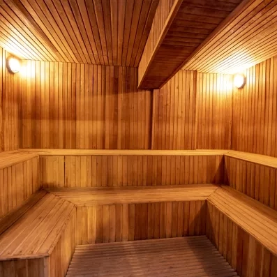 espace de détente avec un sauna