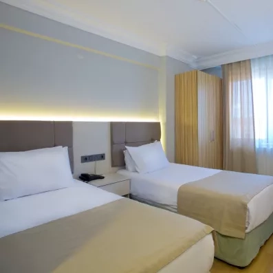 chambre avec deux lits simples