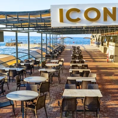 salle de restaurant sur la terrasse