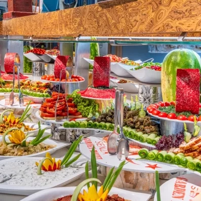 buffet d'entrée et de fruits