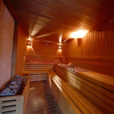 espace de détente avec un sauna