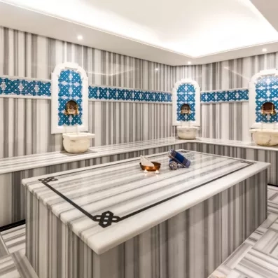 espace de détente avec un bain turc 