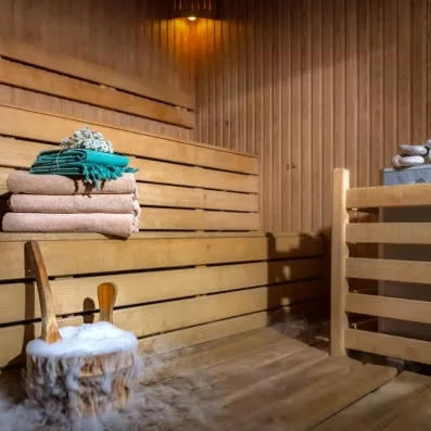 espace de détente avec un sauna