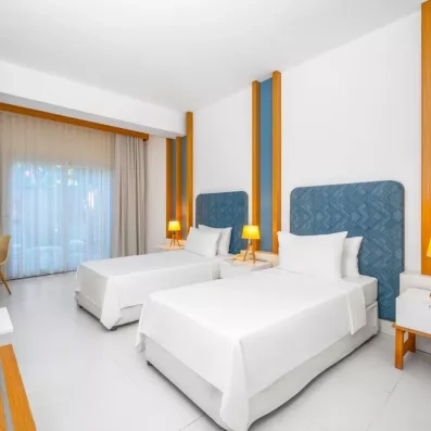 chambre avec deux lits simples