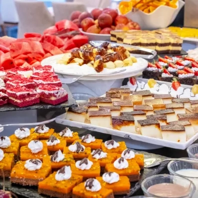 vue de près du buffet des desserts