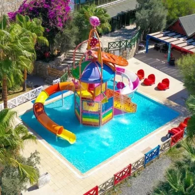 piscine extérieur pour enfant avec toboggan