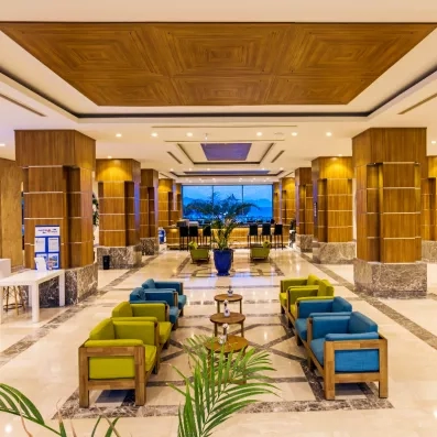 hall d'entrée avec fauteuils