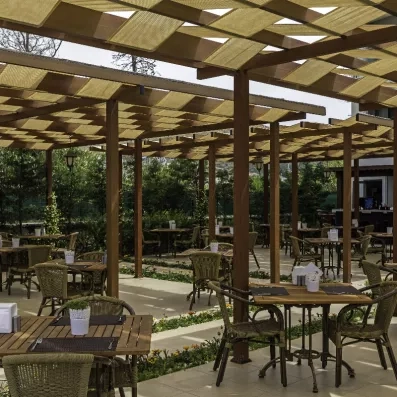 terrasse extérieur du restaurant