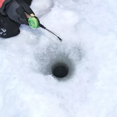Activité pêche avec technique spécial sous la neige
