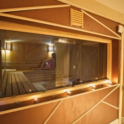 espace de détente avec un sauna