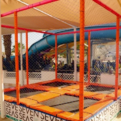 Trampoline sécurisé sous ombrière pour les loisirs enfants au Seven Seas Jolie Bay, Hurghada.