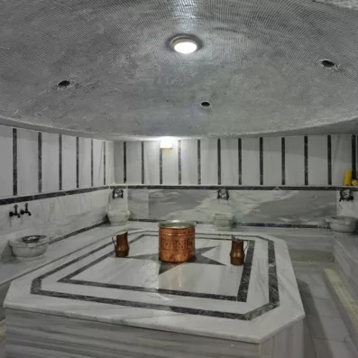 espace de détente avec un bain turc 