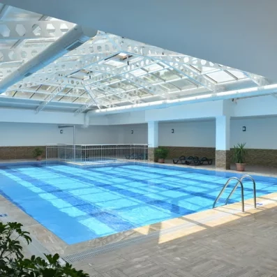 grande piscine intérieure 