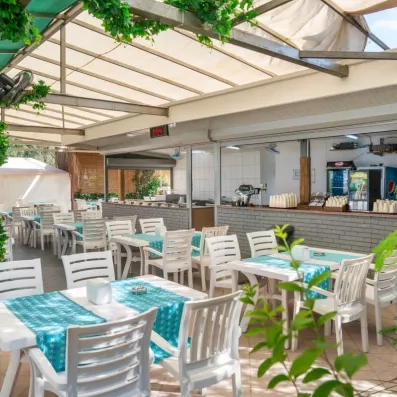 snack bar extérieur sur la terrsasse