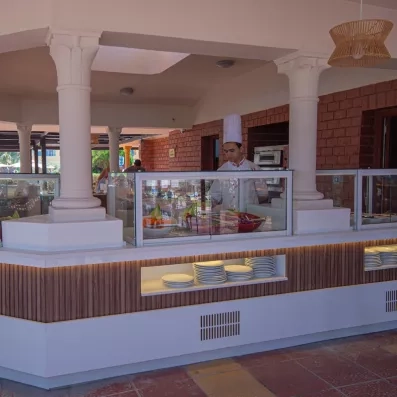 buffet de crudités avec serveur 