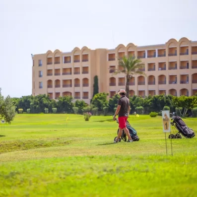 Parcours de golf en compagnie d’un joueur de golf