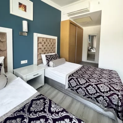 chambre avec deux lits simples 