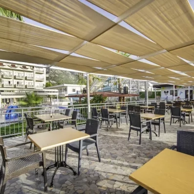 bar sur la terrasse de l'hôtel