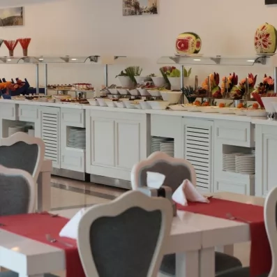 salle de restaurant pour le buffet 