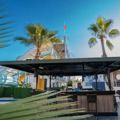 bar de la piscine extérieur