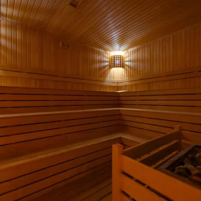 espace de détente avec un sauna