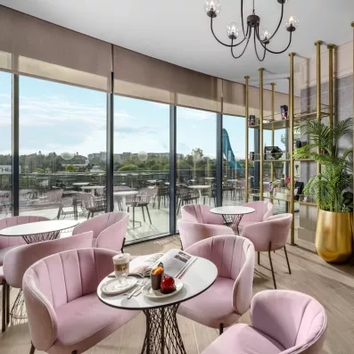 pâtisserie avec coin salon tous en rose 