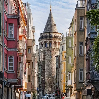 Tour de Galata dominant Istanbul, point de vue panoramique sur la vieille ville et le Bosphore.