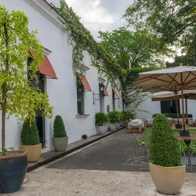 Calle El Conde à Saint-Domingue, rue animée entre boutiques, cafés et patrimoine historique.