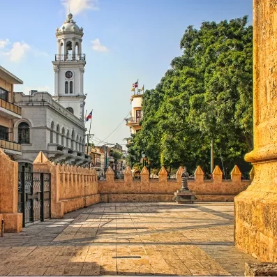 Ciudad Colonial de Saint-Domingue, quartier historique classé UNESCO avec bâtiments anciens et places animées