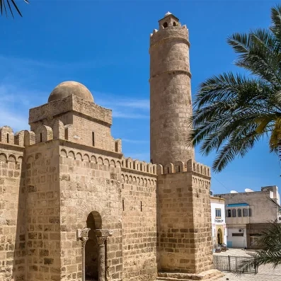 Ribat de Sousse, forteresse médiévale emblématique offrant une vue sur la médina et le littoral