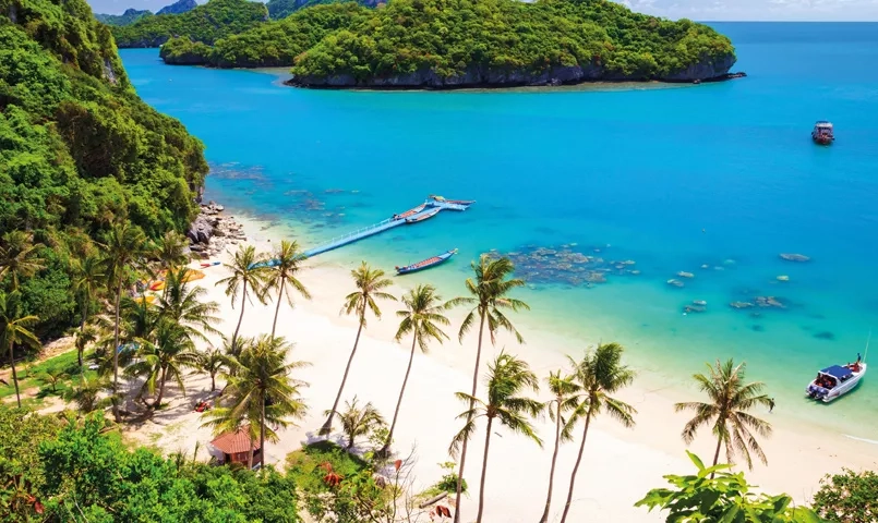 Plage de Thailande vus du ciel avec eau turquoise