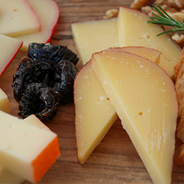 Fromage Mahón-Menorca AOP, spécialité des Baléares, dégustation de fromages locaux à Majorque