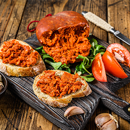 Sobrasada de Majorque, charcuterie épicée à tartiner, spécialité emblématique des Baléares