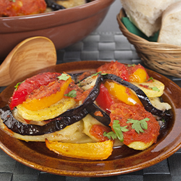Tumbet de Majorque, gratin de légumes méditerranéens à la tomate, spécialité végétarienne des Baléares