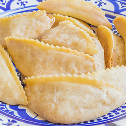 Cornes de gazelle aux amandes, pâtisserie marocaine fine et parfumée à la fleur d’oranger